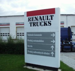 Panel pri ceste v areáli fy. Renault trucks (Košice 2004)